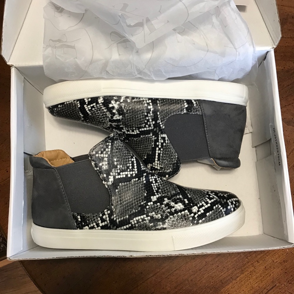 Snake skin sneakers! - Picture 3 of 4